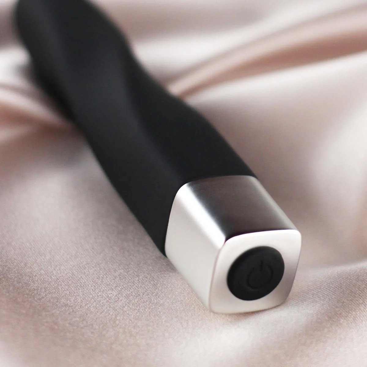 NoirTwist Black Twisting Bullet Vibrator - Image 2