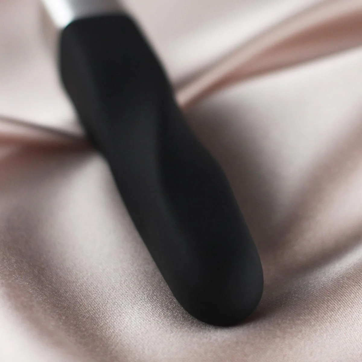 NoirTwist Black Twisting Bullet Vibrator - Image 3