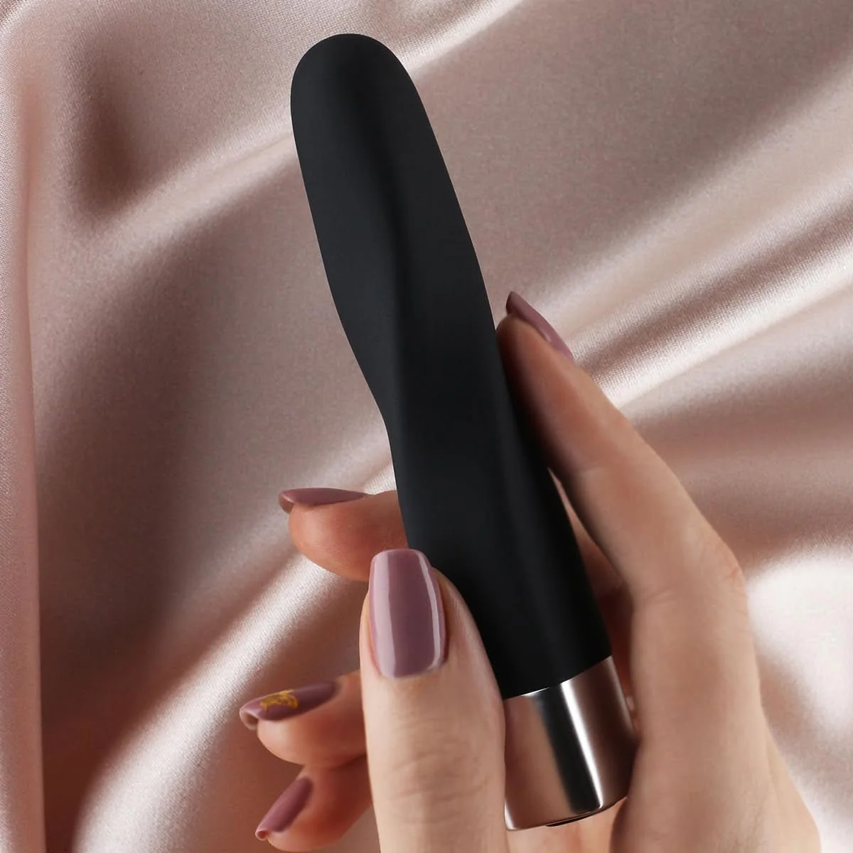 NoirTwist Black Twisting Bullet Vibrator - Image 4